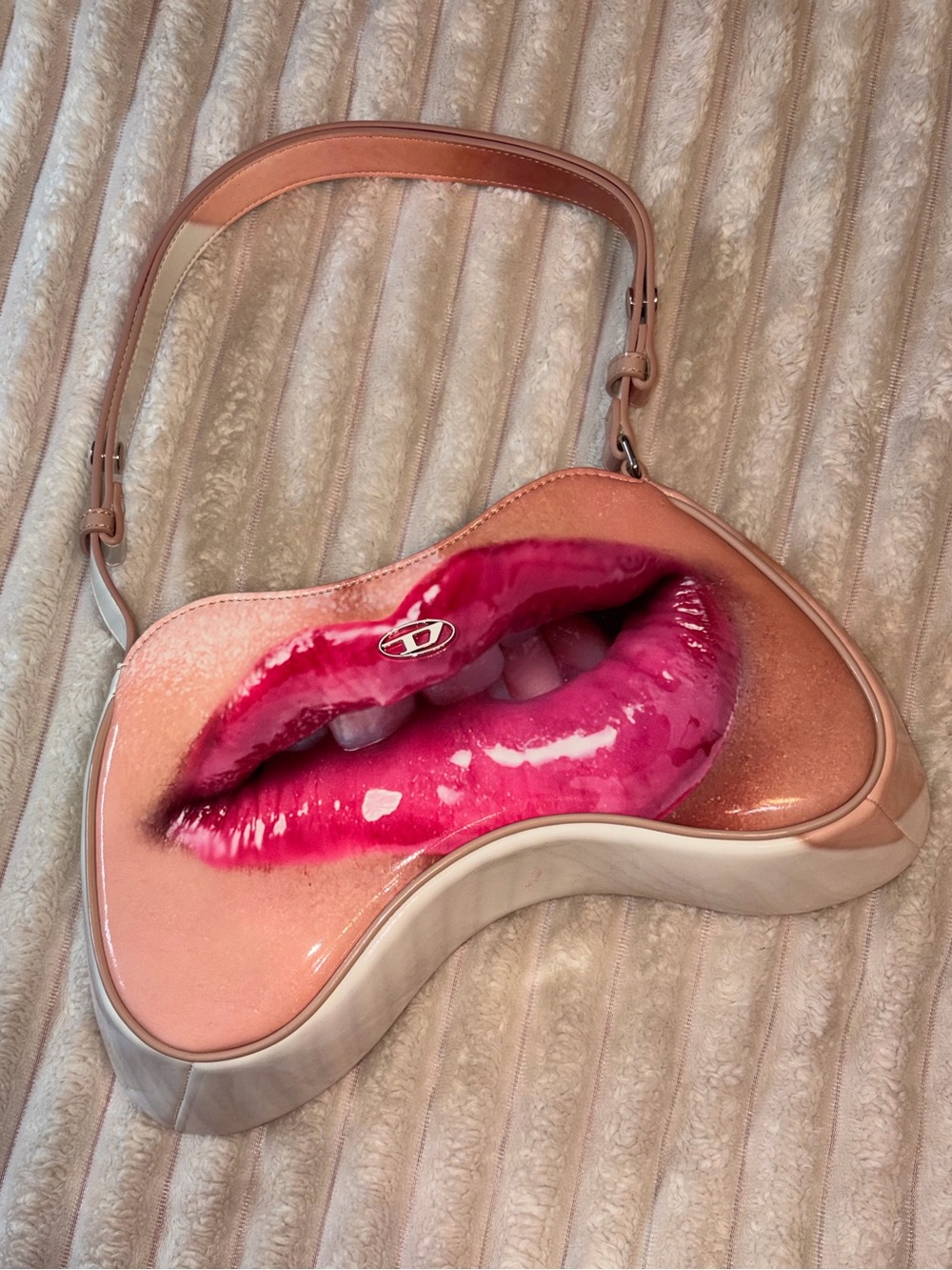 Diesel Pink Lip-Print Shoulder Bag - Picture 2 of 6